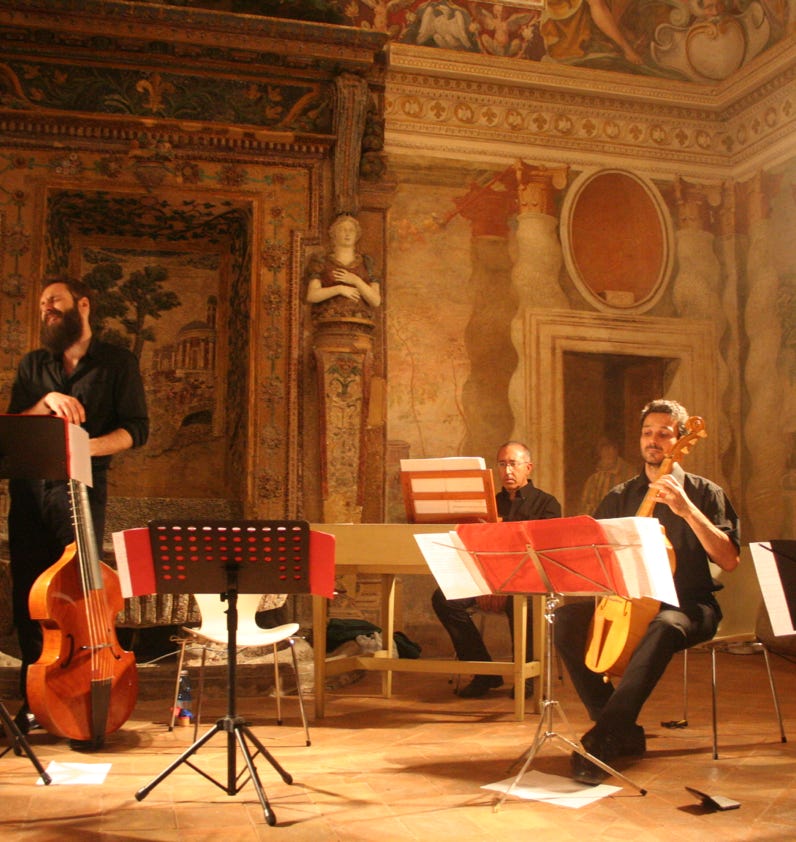 Nello straordinario contesto del palazzo con giardino, icona dell'arte rinascimentale italiana, trova la sua sede più naturale la rassegna "Il Rinascimento Suona Giovane"
